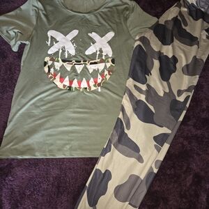NWOT Womens Camouflage Set - Green and Black